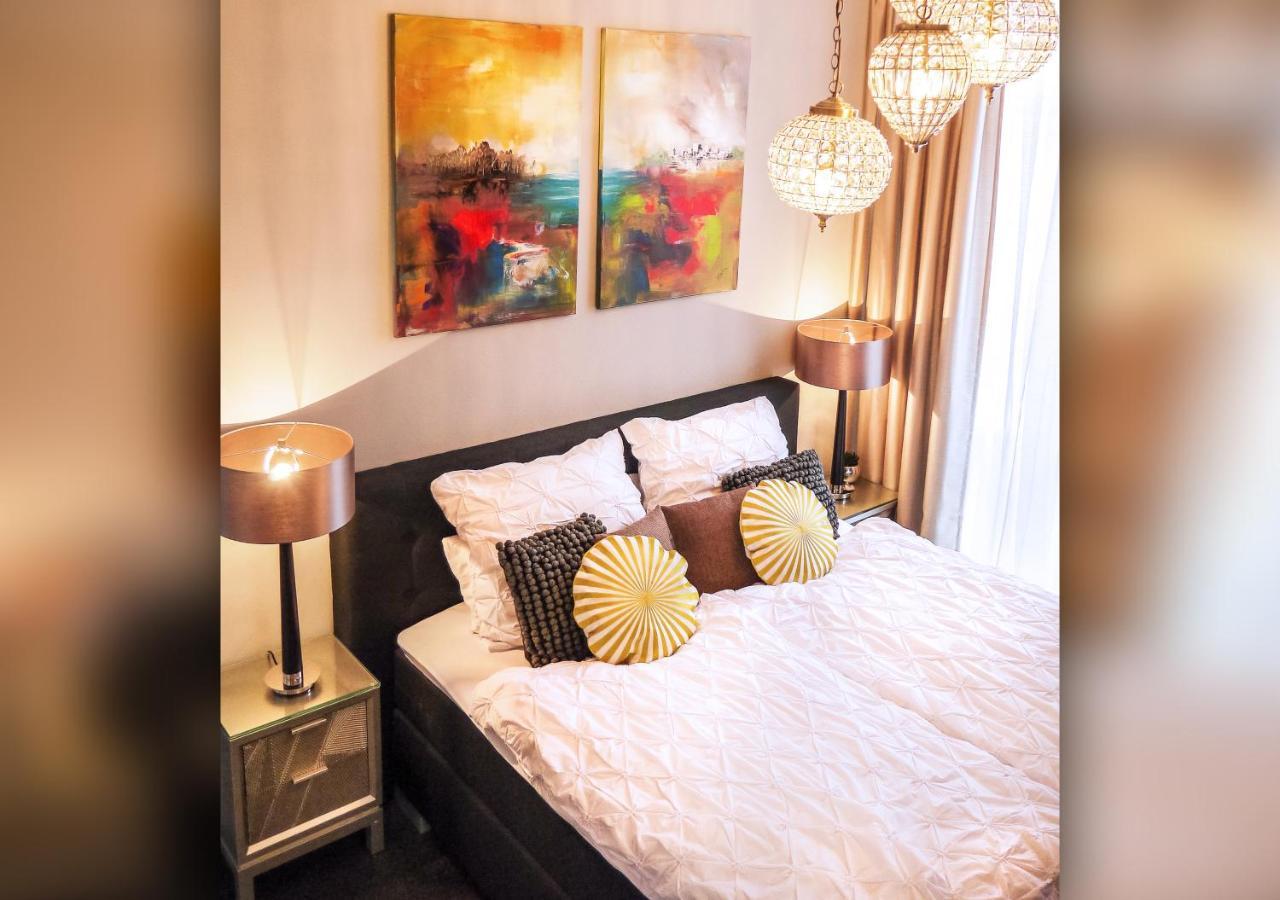 Hospedagem domiciliar Comfort And Style In Center With Ensuite Bathroom On Schaafenstrasse