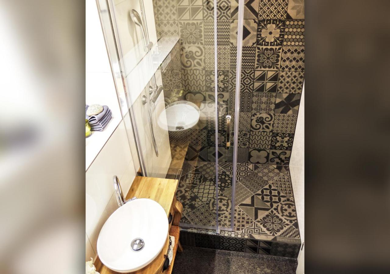 Hospedagem domiciliar Comfort And Style In Center With Ensuite Bathroom On Schaafenstrasse Colónia